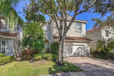 1135 Satinleaf St, Hollywood, FL 33019