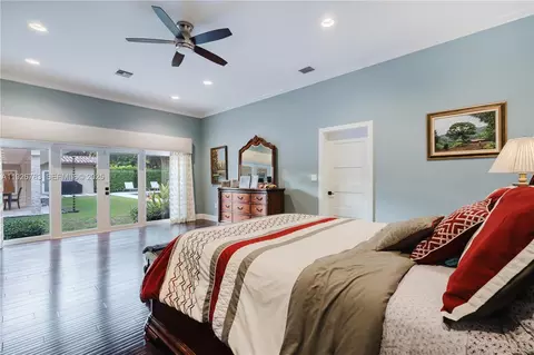 Bedroom - 6755 SW 99th Ter, Pinecrest, FL 33156 photo 5 of 6