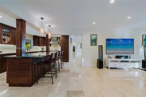 Kitchen - 6755 SW 99th Ter, Pinecrest, FL 33156 photo 4 of 10