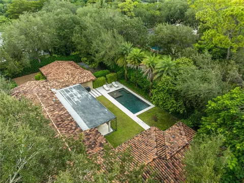 View/Area - 6755 SW 99th Ter, Pinecrest, FL 33156 photo 3 of 6