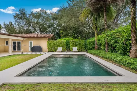 Exterior - 6755 SW 99th Ter, Pinecrest, FL 33156 photo 10 of 17