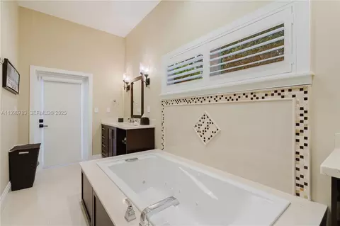 Bath - 6755 SW 99th Ter, Pinecrest, FL 33156 photo 5 of 7