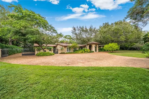Exterior - 6755 SW 99th Ter, Pinecrest, FL 33156 photo 6 of 17