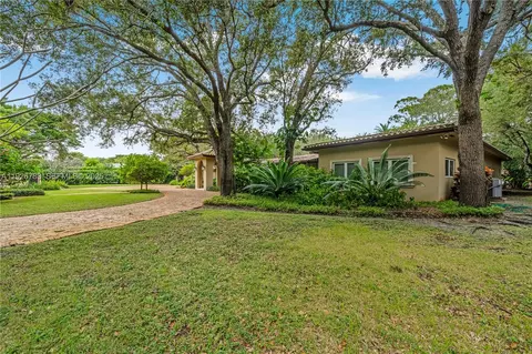 Exterior - 6755 SW 99th Ter, Pinecrest, FL 33156 photo 8 of 17