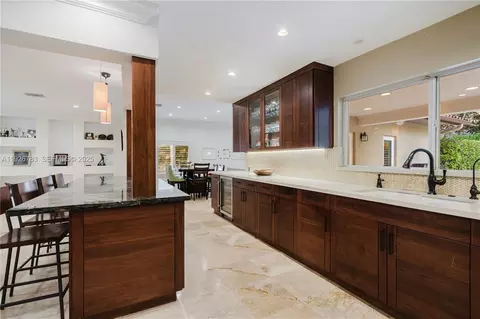 Kitchen - 6755 SW 99th Ter, Pinecrest, FL 33156 photo 8 of 10
