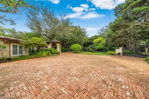Exterior - 6755 SW 99th Ter, Pinecrest, FL 33156 photo 7 of 17