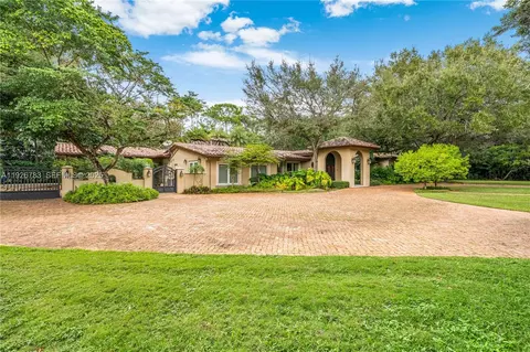 Exterior - 6755 SW 99th Ter, Pinecrest, FL 33156 photo 5 of 17