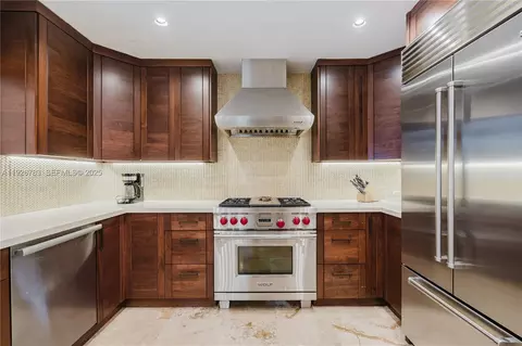 Kitchen - 6755 SW 99th Ter, Pinecrest, FL 33156 photo 7 of 10