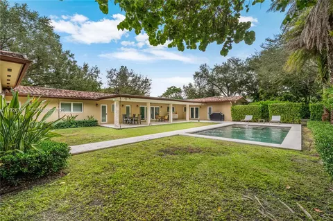 Exterior - 6755 SW 99th Ter, Pinecrest, FL 33156 photo 9 of 17