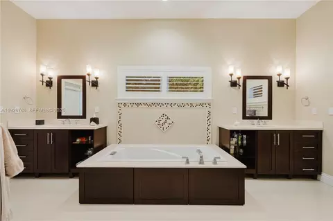Bath - 6755 SW 99th Ter, Pinecrest, FL 33156 photo 4 of 7