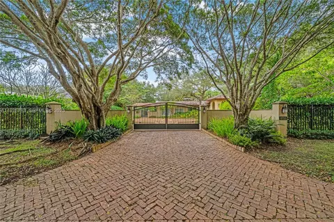 Exterior - 6755 SW 99th Ter, Pinecrest, FL 33156 photo 2 of 17