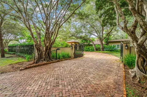 Exterior - 6755 SW 99th Ter, Pinecrest, FL 33156 photo 3 of 17