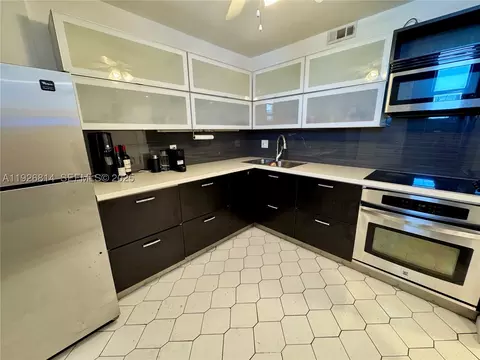 3660 NE 166th St #812, North Miami Beach, FL 33160