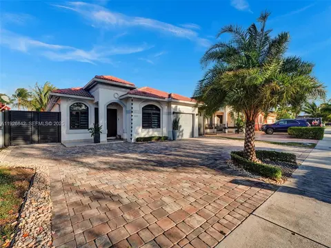 19901 NW 77th Ct, Hialeah, FL 33015