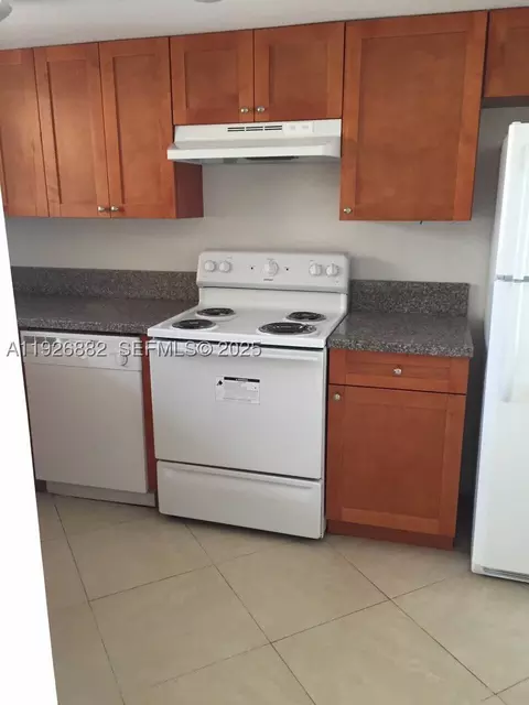 9375 Fontainebleau Blvd #L423, Miami, FL 33172