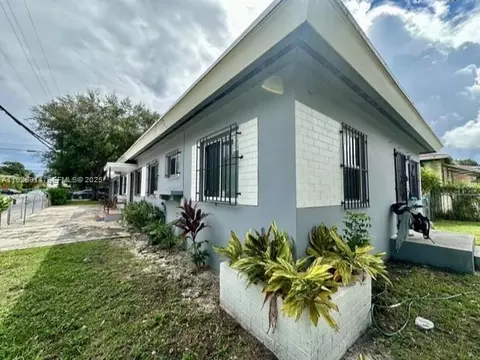 248 NW 69th St, Miami, FL 33150