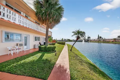 800 SW 10th Ter #11T, Hallandale Beach, FL 33009