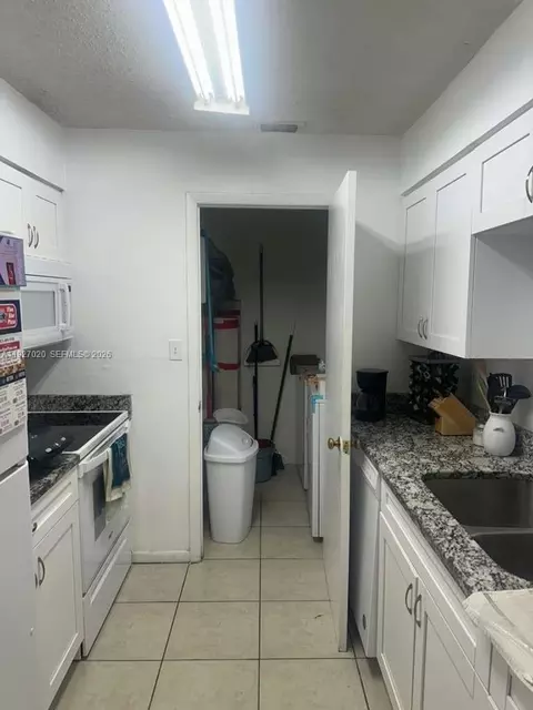 13287 Arbor Pointe Cir #304, Tampa, FL 33617