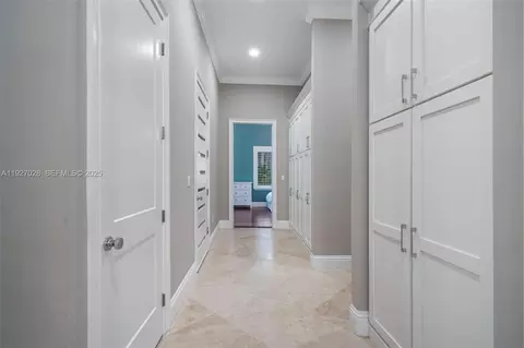 Entry Way - 6890 SW 94th St, Pinecrest, FL 33156 photo 4 of 5