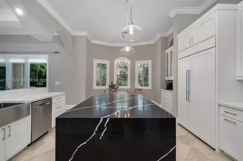 Kitchen - 6890 SW 94th St, Pinecrest, FL 33156 photo 4 of 6
