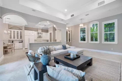 Living - 6890 SW 94th St, Pinecrest, FL 33156 photo 7 of 8