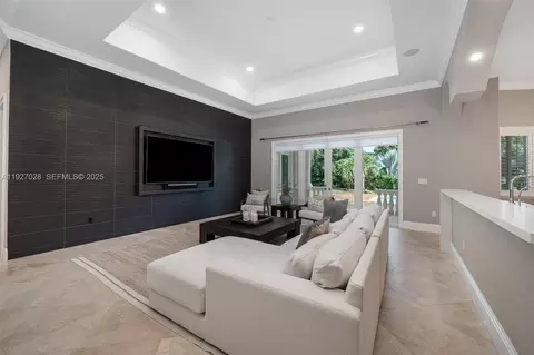 Living - 6890 SW 94th St, Pinecrest, FL 33156 photo 3 of 8