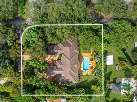 View/Area - 6890 SW 94th St, Pinecrest, FL 33156 photo 2 of 19