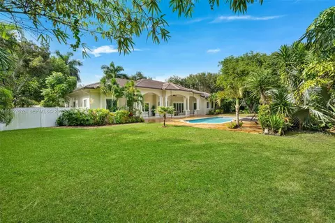 Exterior - 6890 SW 94th St, Pinecrest, FL 33156 photo 15 of 18