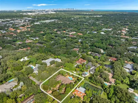View/Area - 6890 SW 94th St, Pinecrest, FL 33156 photo 12 of 19
