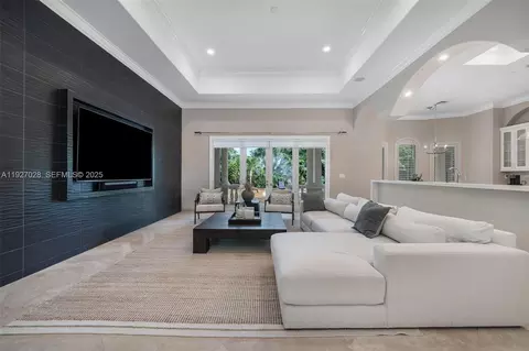 Living - 6890 SW 94th St, Pinecrest, FL 33156 photo 2 of 8