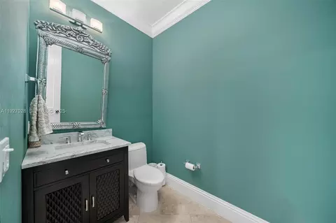 Bath - 6890 SW 94th St, Pinecrest, FL 33156 photo 9 of 9
