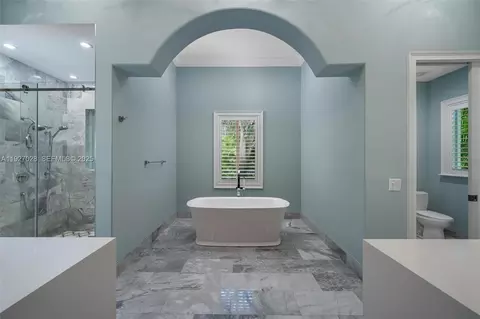 Bath - 6890 SW 94th St, Pinecrest, FL 33156 photo 1 of 9