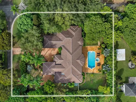 View/Area - 6890 SW 94th St, Pinecrest, FL 33156 photo 4 of 19