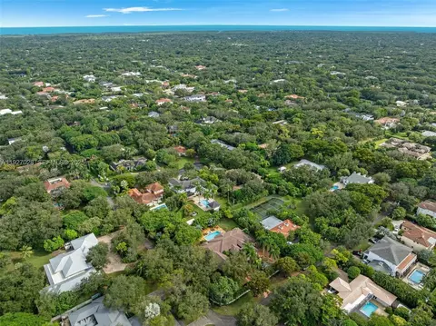 View/Area - 6890 SW 94th St, Pinecrest, FL 33156 photo 9 of 19