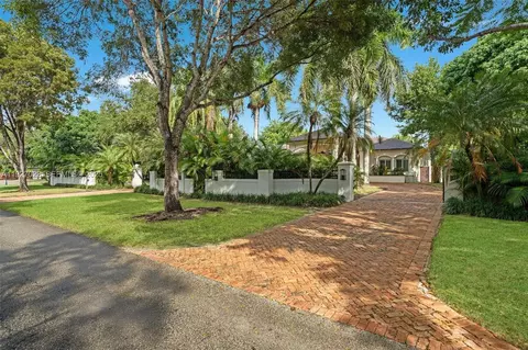 Exterior - 6890 SW 94th St, Pinecrest, FL 33156 photo 2 of 18