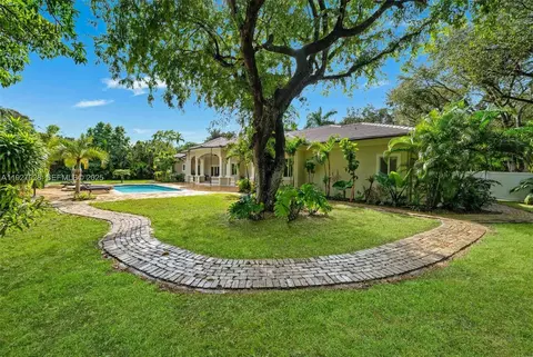 Exterior - 6890 SW 94th St, Pinecrest, FL 33156 photo 14 of 18