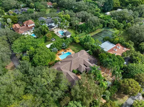 View/Area - 6890 SW 94th St, Pinecrest, FL 33156 photo 7 of 19