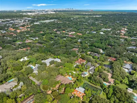 View/Area - 6890 SW 94th St, Pinecrest, FL 33156 photo 13 of 19