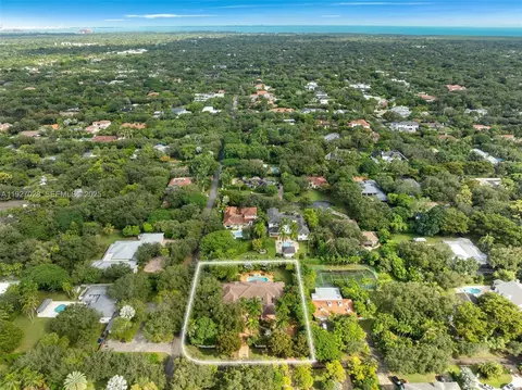 View/Area - 6890 SW 94th St, Pinecrest, FL 33156 photo 10 of 19