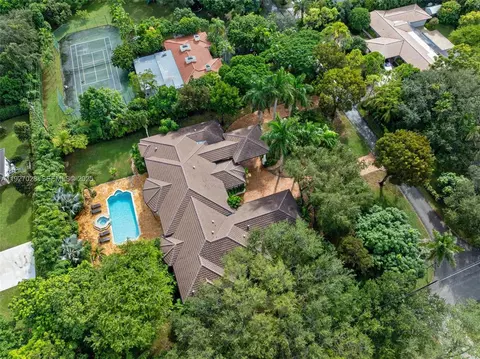 View/Area - 6890 SW 94th St, Pinecrest, FL 33156 photo 6 of 19