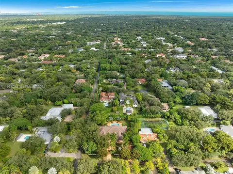 View/Area - 6890 SW 94th St, Pinecrest, FL 33156 photo 11 of 19
