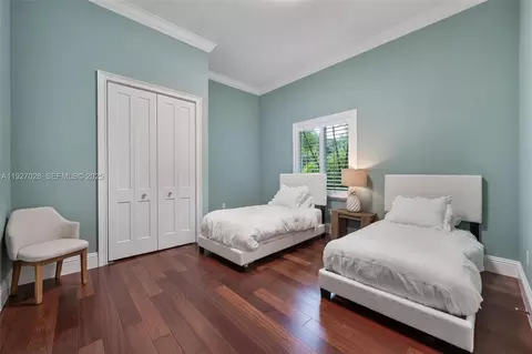 Bedroom - 6890 SW 94th St, Pinecrest, FL 33156 photo 6 of 10