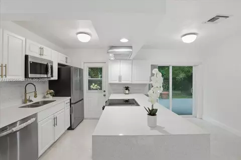 3330 N 72nd Ter, Hollywood, FL 33024