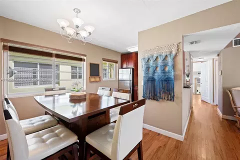 8345 Byron Ave #6, Miami Beach, FL 33141