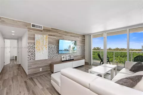 100 Bayview Dr #625, Sunny Isles Beach, FL 33160