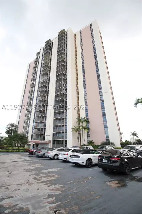 20379 W Country Club Dr #2237, Aventura, FL 33180