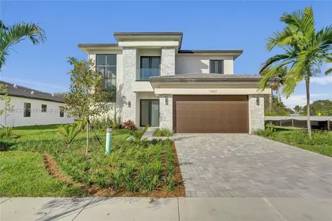13023 Davie Oaks Dr, Davie, FL 33325