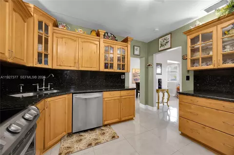 Kitchen - 4110 W 7th Ln, Hialeah, FL 33012 photo 2 of 2