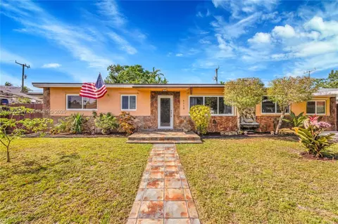 Exterior - 4110 W 7th Ln, Hialeah, FL 33012 photo 4 of 4