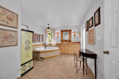 Bath - 4110 W 7th Ln, Hialeah, FL 33012 photo 1 of 2